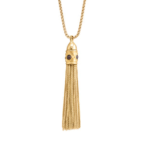 Collar dorado con borla de cadena fina y detalles geométricos en la parte superior del colgante.